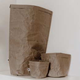 Gray paper bags, 78cm in size, made of PU material, available in a pack of 6 pieces.