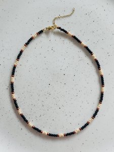 Halskette Schwarz und Creme