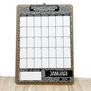 Calendar 2024 on clipboard