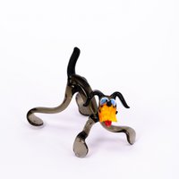 Grauer Hund Glastier