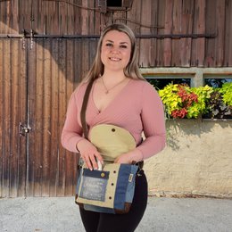 Sunsa damestas. Handtas gemaakt van upcycled jeans en canvas. Schoudertas in messenger-vorm. Schoudertas in vintagestijl. Grote crossbodytas voor dames
