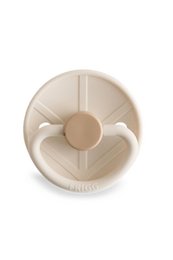  Cream-colored pacifier clip with a round, flower-shaped design. Made of soft, durable materials.