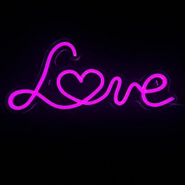  Neon pink heart-shaped lamp, ideal for wall decor or ambient lighting. Includes hanging hooks for easy installation. Measures 19 x 40 cm.