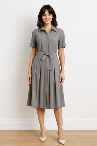 Robe QIZZY grise mi-longue femme à col montant, manches courtes et ceinture