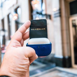 AIRPODS PRO CASE NAPPA BLÅ MED KARABINER