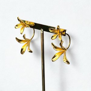 Lis Stainless Steel Floral Earrings