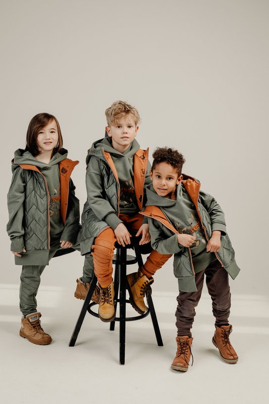 Pantaloni per bambini con cuciture marroni