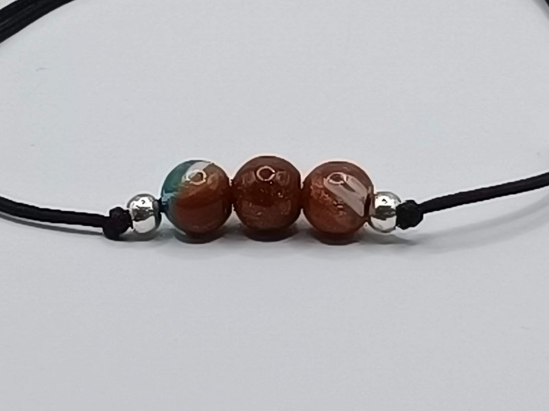 Bracciale con pietre preziose a flusso d'oro