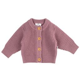 A cozy, knitted baby cardigan in a soft, dusty pink color. Made from merino wool, it features a ribbed texture and wooden button closure. The cardigan is available in sizes 62 to 98 cm.