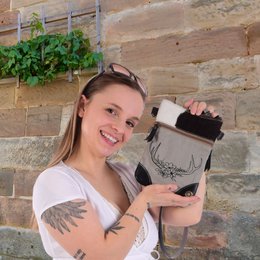 Nieuwe Domelo Dirndl schoudertas - Oktoberfest traditionele tas. Tas met edelweiss & hart design - traditionele kleine crossbody tas gemaakt van canvas & koeienhuid. kopiëren