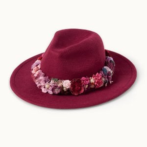 Hut with flowers bordeaux