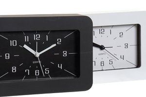 RELOJ DESPERTADOR PVC 18X5X12,5 2 SURT. RE181571