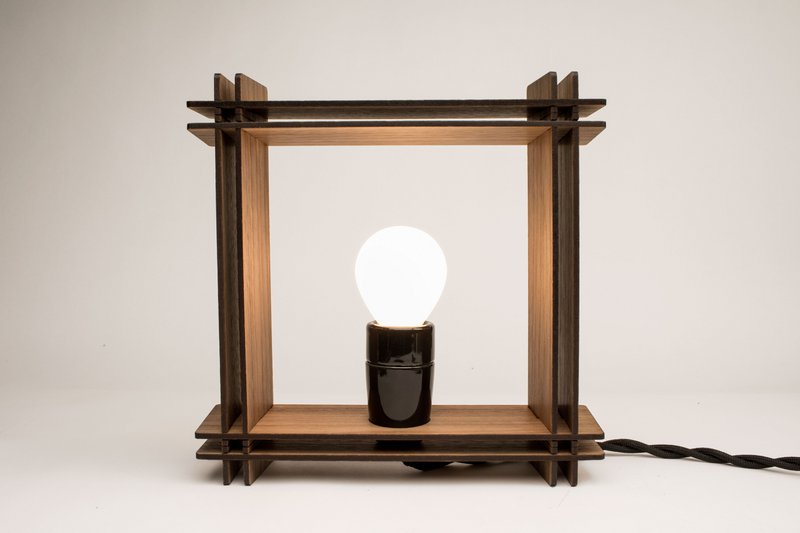 Hashtag LAMP No. 1 carré noyer – Lampe de table dimmable minimaliste - Cadeau de Noël