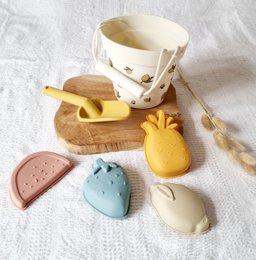  Silicone bucket with lemon-shaped pieces, suitable for construction play.