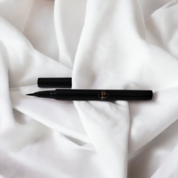 Vegan felt eyeliner in Bambi design, suitable for eyes.