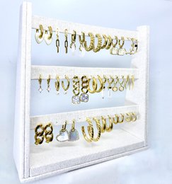 Bestseller-Set mit 20 weihnachtlichen goldfarbenen Edelstahlohrringen