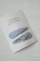 Blue and white hair clips with floral and dot patterns, suitable for hair accessory.