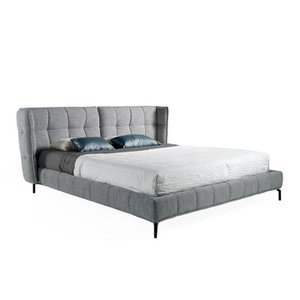 Bed bekleed met stof met frame van walnoothout