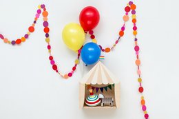 Circus shelf „the big top” white-wooden