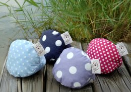 Eco-friendly water toys for dogs, including a set of 12 colorful balls with polka dot patterns in various shades of blue and red.