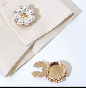 Button covers flower pearl gold