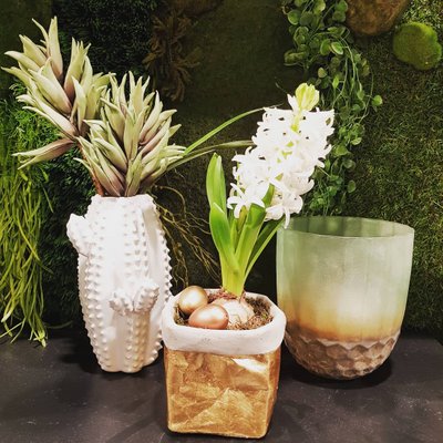 Vase boule sur pied en verre - métal or 22x22x30 cm