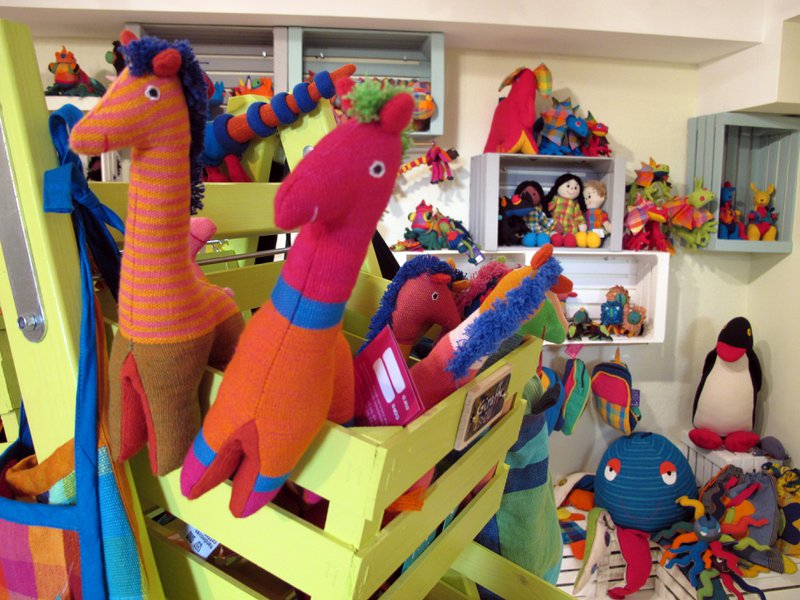 BAREFOOT - handmade toys and bags - 3
