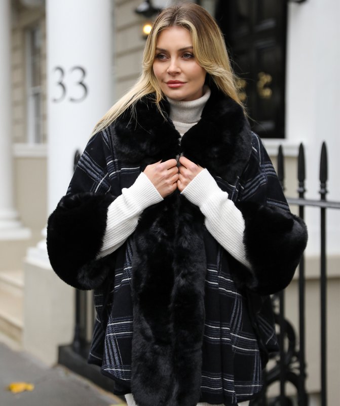 Pia Rossini - Winter Coats & Accessories - 2