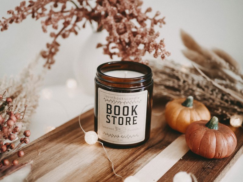 Lovinbookscandle - 1